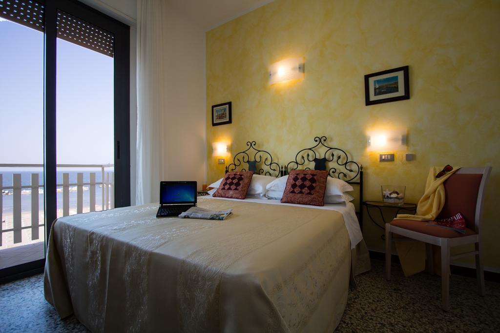 Hotel Villa Sole Resort Белариа-Игеа Марина Стая снимка