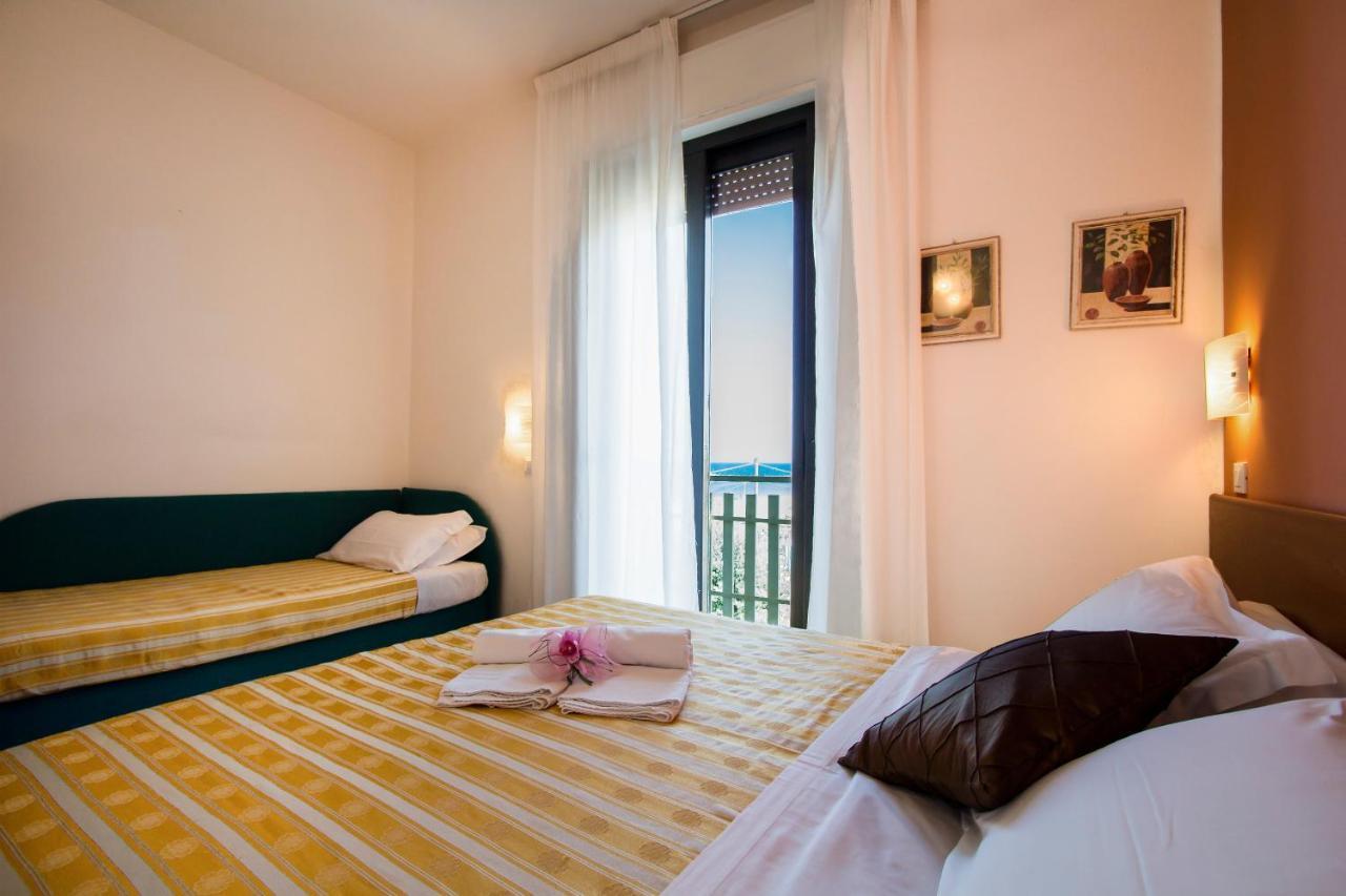 Hotel Villa Sole Resort Белариа-Игеа Марина Екстериор снимка